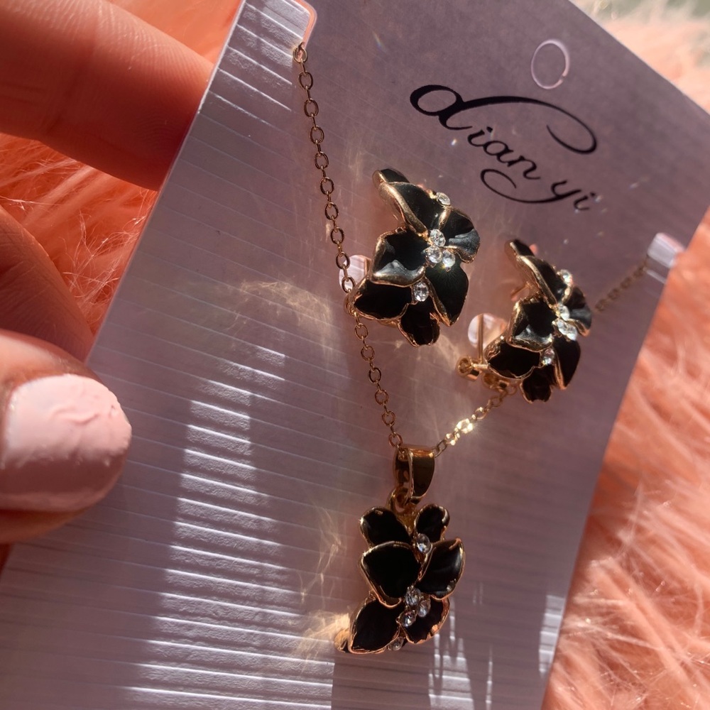 Jewelry - Picture 2 of 3